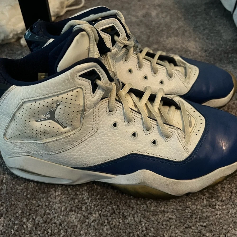 Jordan Athletic Shoes in Blue and White - Picture 2 of 3